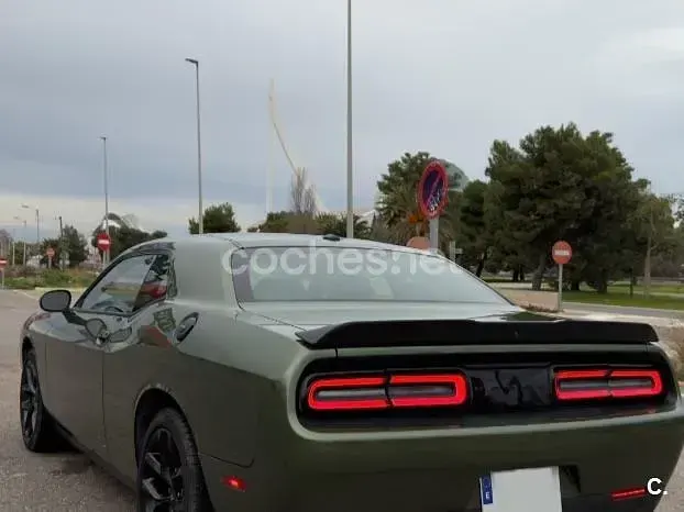 Usado Dodge Challenger SXT 303 CV (222 kW) 2023 Verde Coupe