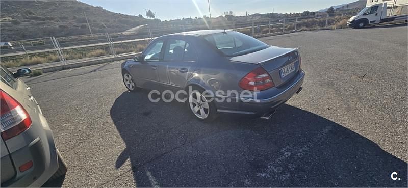 Usado Mercedes E500 Avantgarde 306 CV (225 kW) 2003 Azul Berlina