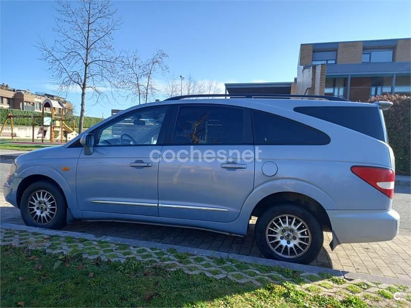 Usado Ssangyong (KGM) Rodius 165 CV (121 kW) 2006 Azul Monovolumen