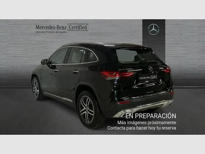 Usado Mercedes GLA200 150 HP (110 kW) 2021 Preto SUV