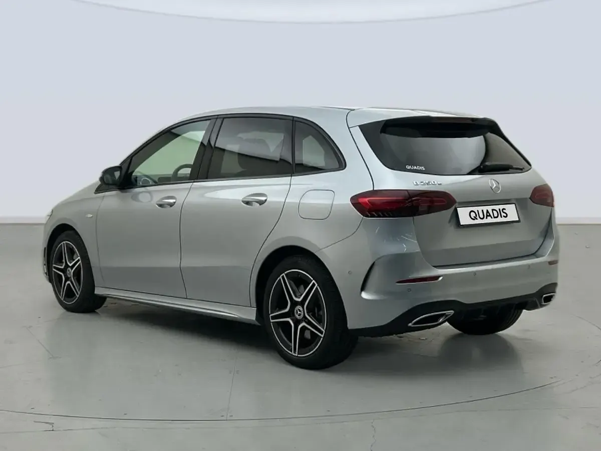 Usado Mercedes B250e 218 CV (160 kW) 2025 Gris plata Utilitario