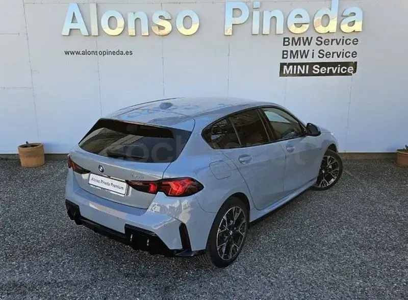 Usado BMW 120 Comfort Edition 163 CV (119 kW) 2025 Gris / plata Utilitario