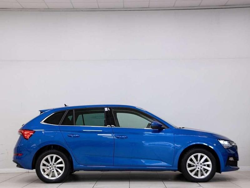 Usado Skoda Scala Ambition 95 CV (69 kW) 2023 Azul Utilitario
