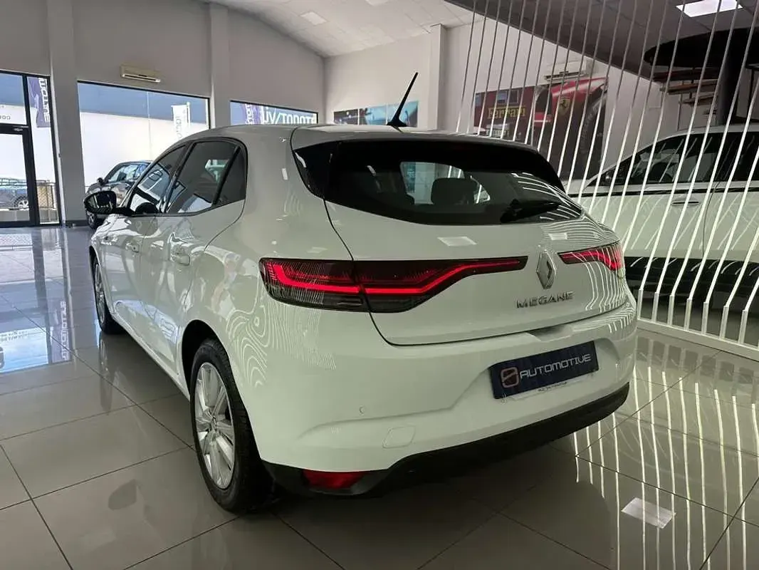 Usado Renault Mégane II Equilibre 116 CV (85 kW) 2023 Blanco Berlina