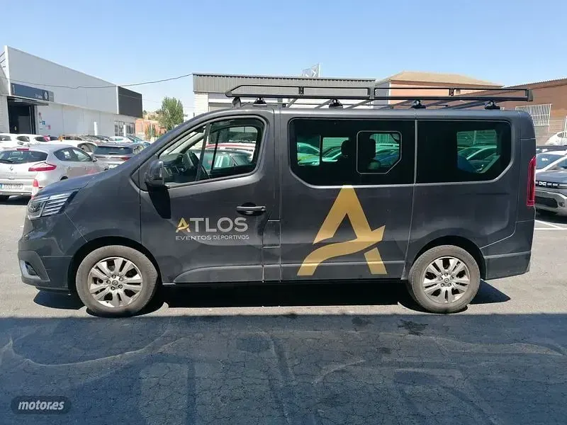 Usado Renault Trafic Equilibre 150 CV (110 kW) 2023 Gris Monovolumen