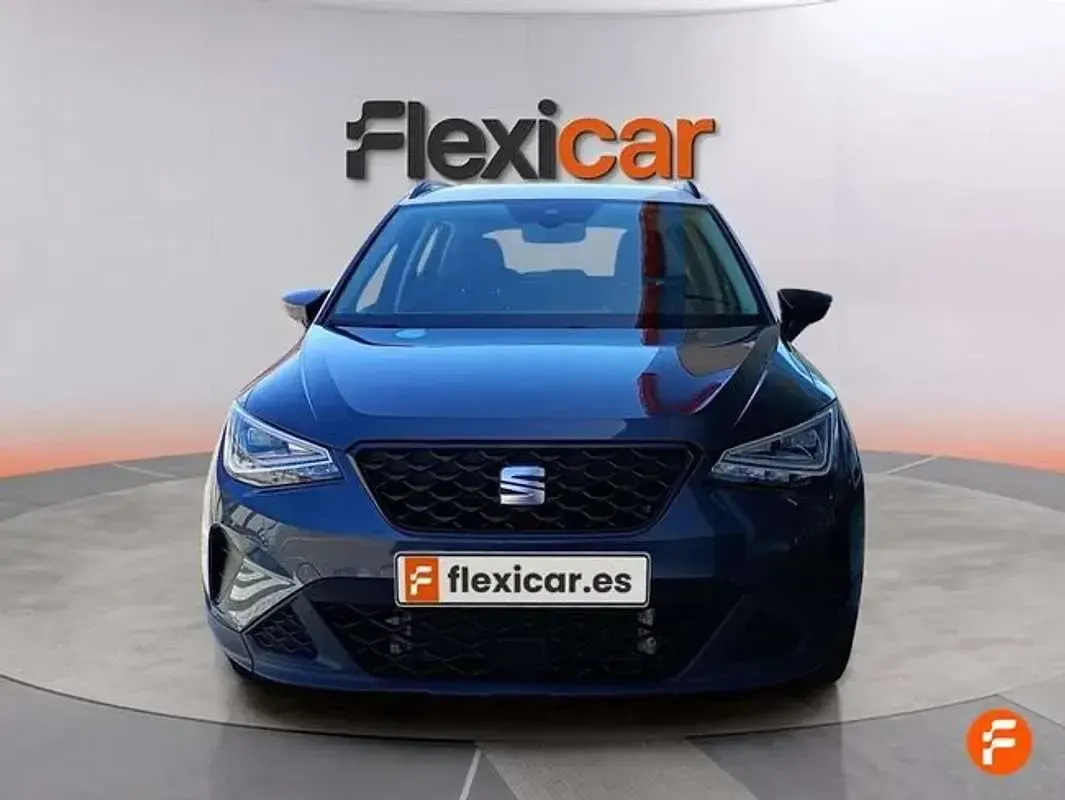 Usado Seat Arona Style 110 CV (80 kW) 2023 Gris SUV