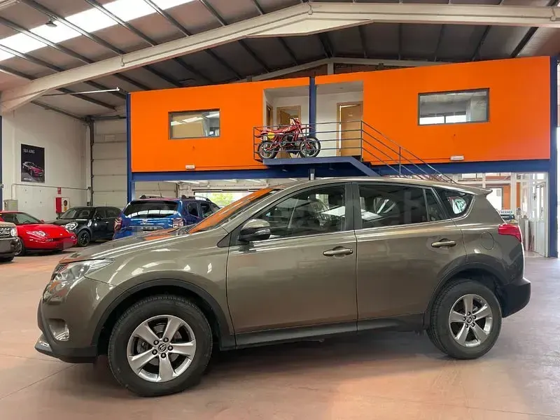 Usado Toyota RAV4 Advance 124 CV (91 kW) 2016 Beige SUV