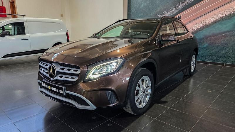 Usado Mercedes GLA180 110 CV (80 kW) 2017 Marrón SUV