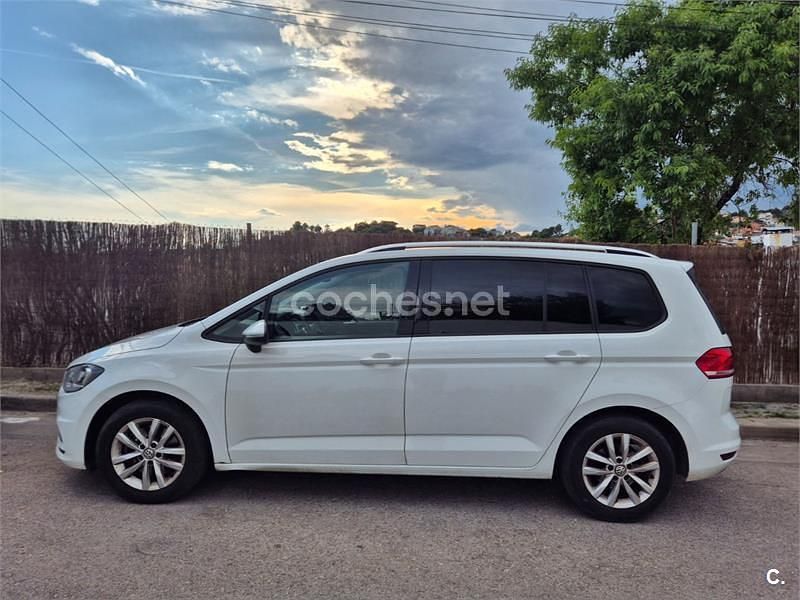 Usado VW Touran Advance 115 CV (84 kW) 2018 Blanco Monovolumen