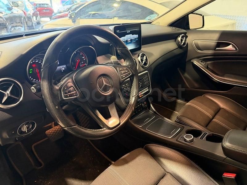 Usado Mercedes GLA200 136 CV (100 kW) 2017 Negro SUV