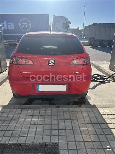 Usado Seat Ibiza 75 CV (55 kW) 2003 Rojo Utilitario