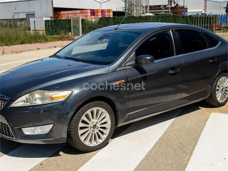 Usado Ford Mondeo Titanium S 163 CV (119 kW) 2010 Gris / plata Berlina