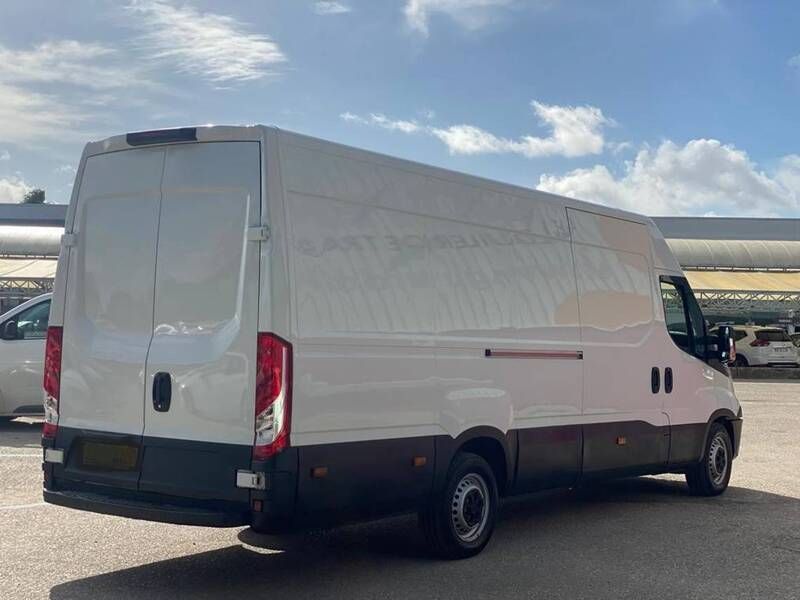Blanco Usado 2020 Iveco 35.12 Van | 24.490 € - Imagen 1/4