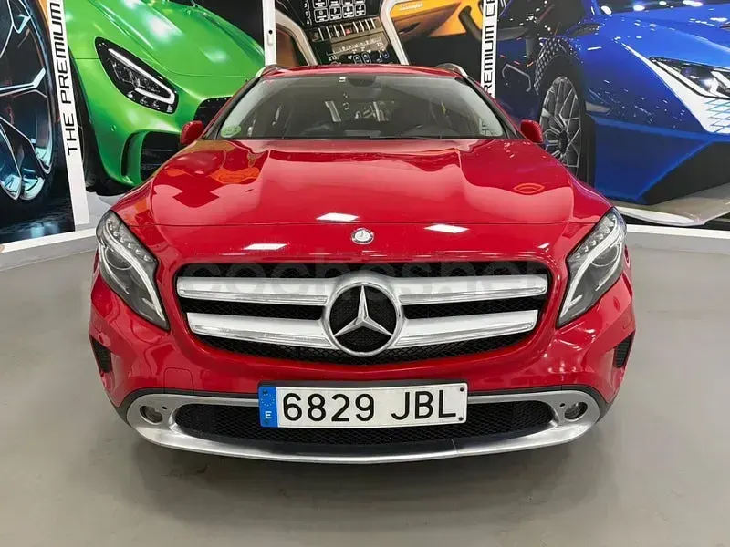 Usado Mercedes GLA200 Style 136 CV (100 kW) 2015 Rojo SUV
