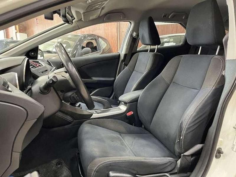 Usado Honda Civic Executive 120 CV (88 kW) 2014 Blanco Familiar