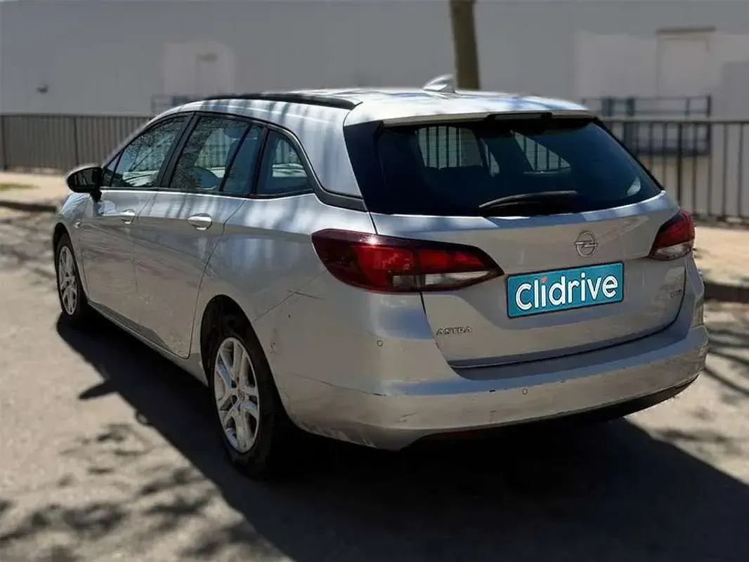 Usado Opel Astra Excellence 110 CV (80 kW) 2017 Gris Familiar