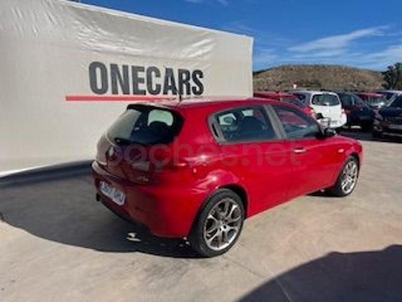Usado Alfa Romeo 147 Progression 120 CV (88 kW) 2008 Rojo Utilitario