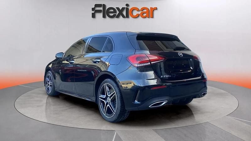 Usado Mercedes A250 218 CV (160 kW) 2021 Negro Berlina
