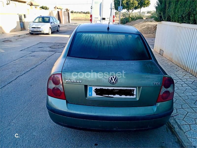 Usado VW Passat Highline 130 CV (95 kW) 2003 Verde Berlina