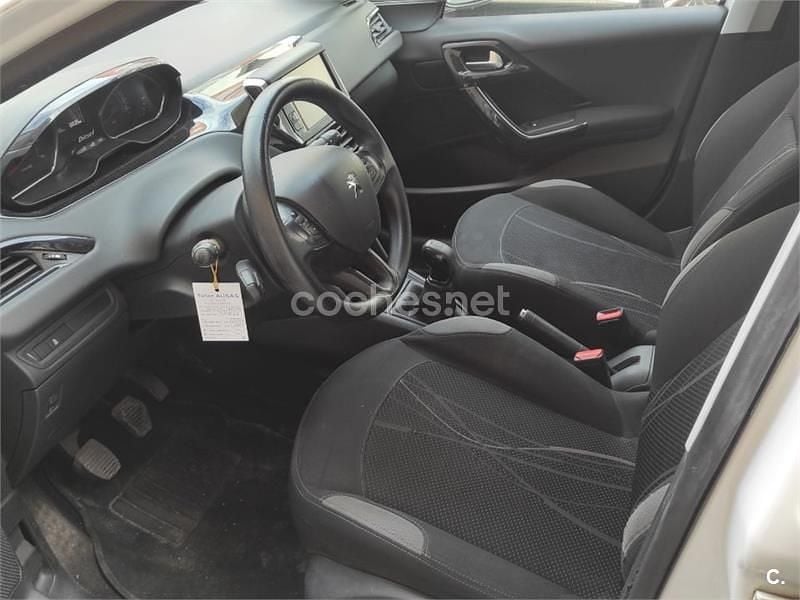 Używany Peugeot 208 Active 68 KM (50 kW) 2012 Biały Hatchback