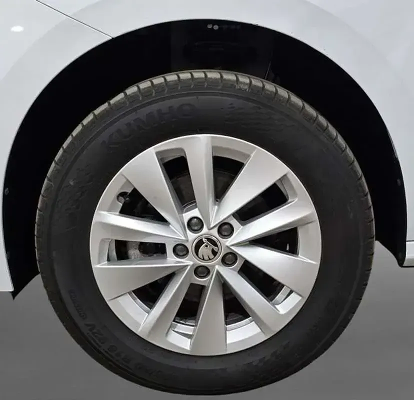 Usado Skoda Kamiq Ambition 150 CV (110 kW) 2023 Blanco SUV
