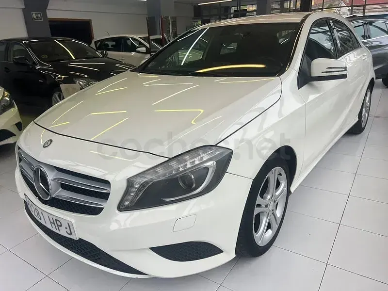 Usado Mercedes A180 Urban 109 CV (80 kW) 2013 Blanco Berlina