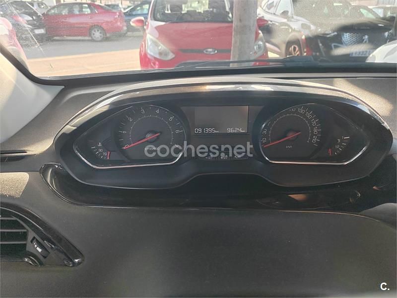 Usado Peugeot 208 Active 82 CV (60 kW) 2014 Gris / plata Utilitario