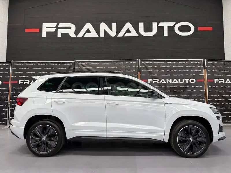 Usado Skoda Karoq SportLine 150 CV (110 kW) 2023 Blanco SUV