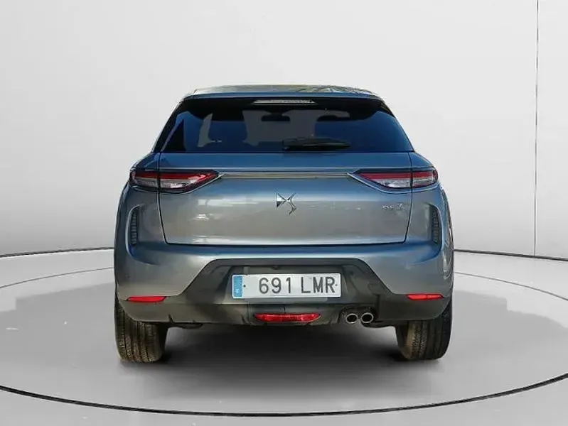 Usado DS Automobiles DS3 Crossback So Chic 130 CV (95 kW) 2021 Gris / plata SUV