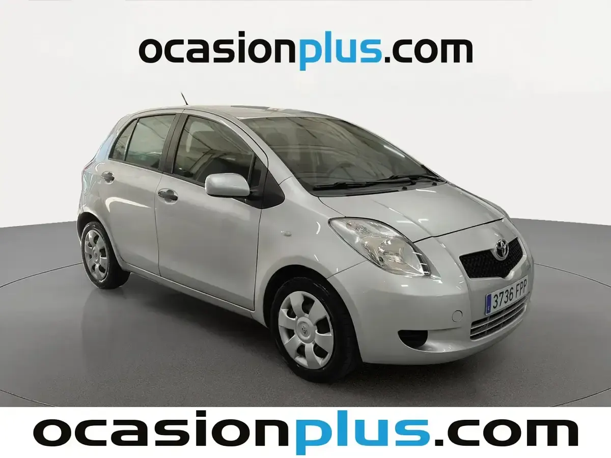 Usado Toyota Yaris 87 CV (63 kW) 2007 Gris Utilitario
