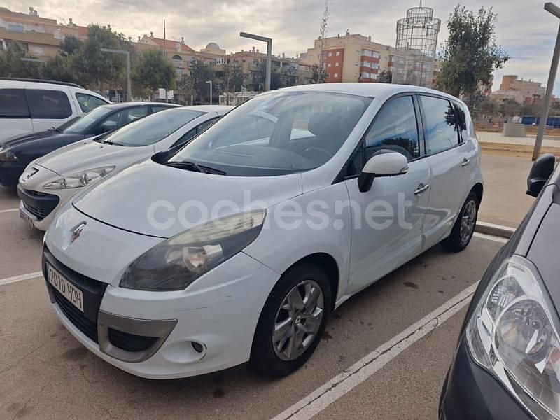 Usado Renault Scénic III Dynamique 110 CV (80 kW) 2011 Blanco Monovolumen