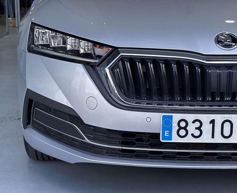Usado Skoda Octavia Selection 116 CV (85 kW) 2024 Gris Familiar
