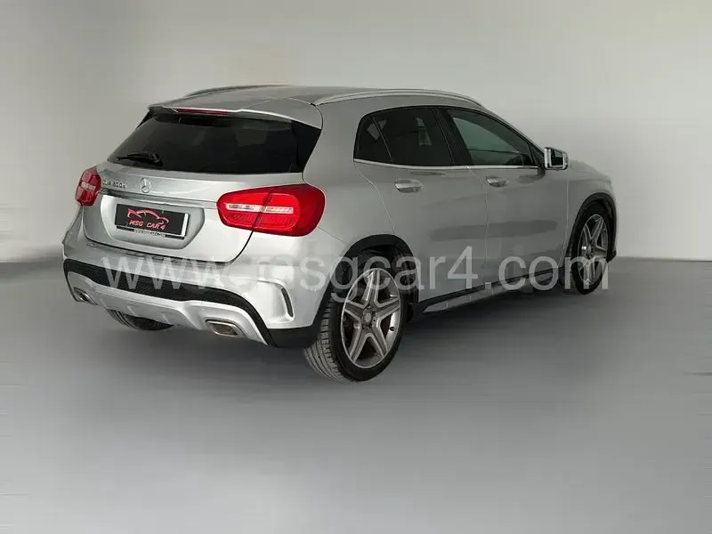 Usado Mercedes GLA200 AMG line 136 CV (100 kW) 2017 Gris / plata SUV