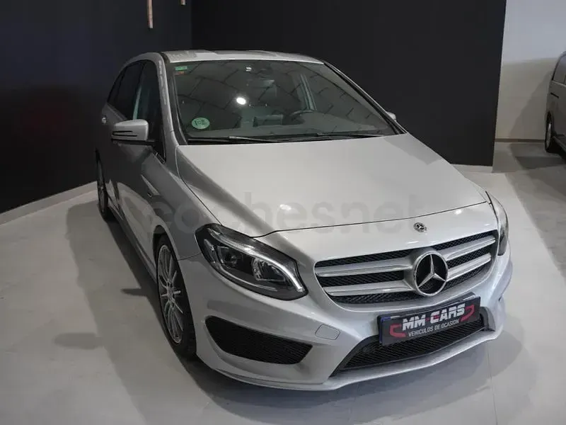 Usado Mercedes B200 150 CV (110 kW) 2019 Gris / plata Utilitario