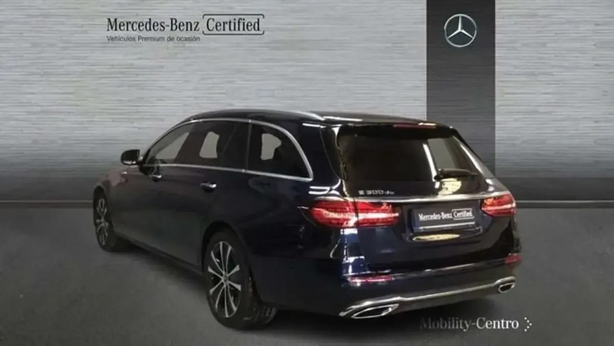 Usado Mercedes E300 306 CV (225 kW) 2024 Azul Familiar