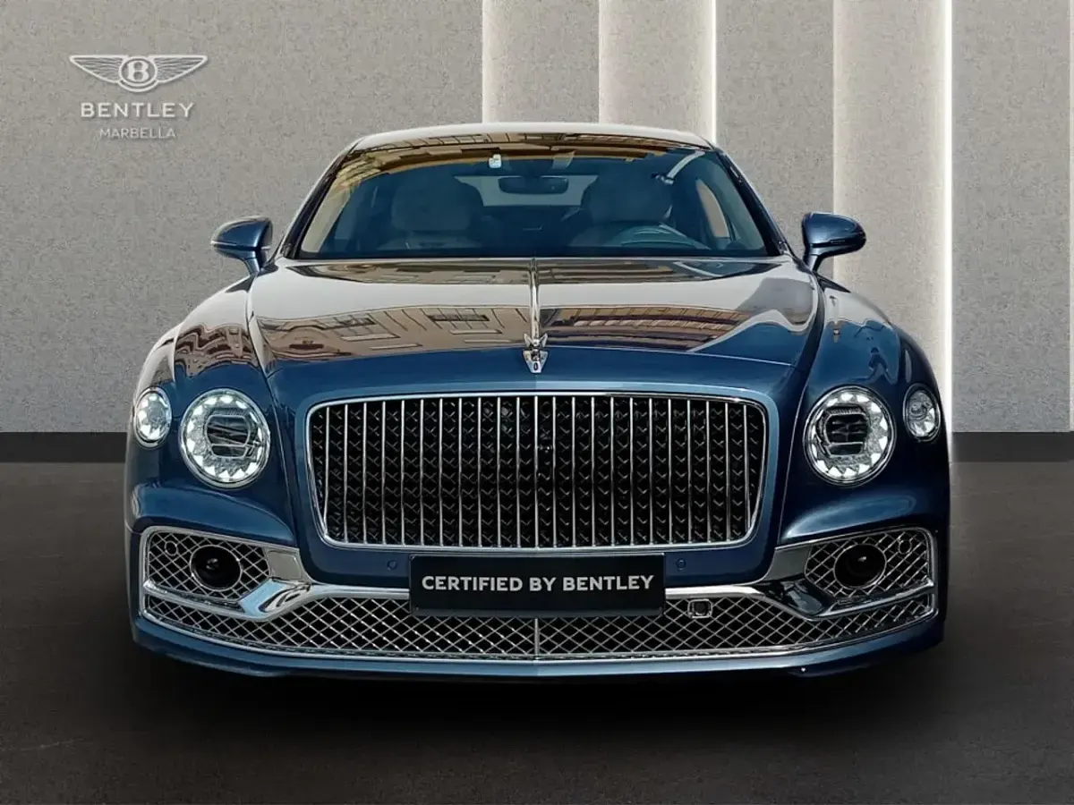 Usado Bentley Flying Spur 550 CV (404 kW) 2023 Berlina