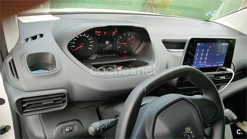 Usado Peugeot Partner Tepee Active 100 CV (73 kW) 2016 Blanco Monovolumen