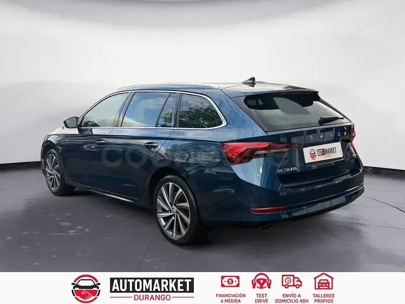 Usado Skoda Octavia Selection 150 CV (110 kW) 2023 Azul Familiar