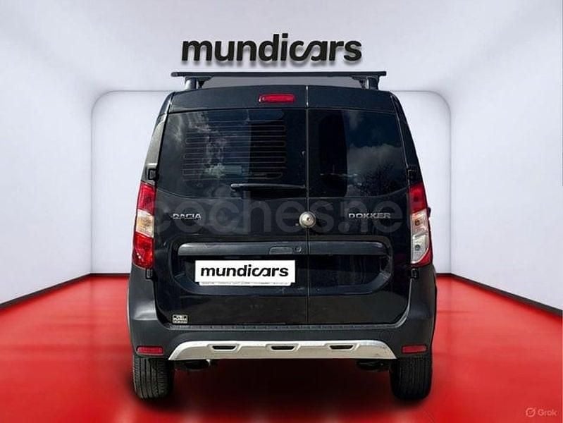 Usado Dacia Dokker Stepway 75 CV (55 kW) 2018 Negro Monovolumen