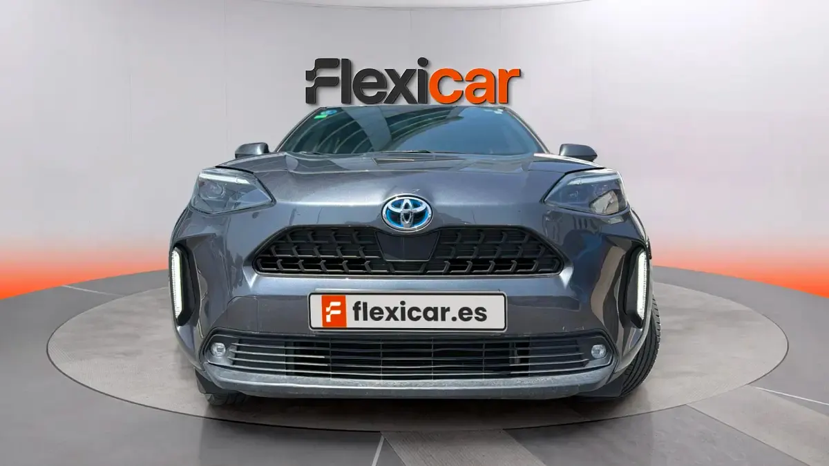 Usado Toyota Yaris Active 116 CV (85 kW) 2022 Gris Utilitario