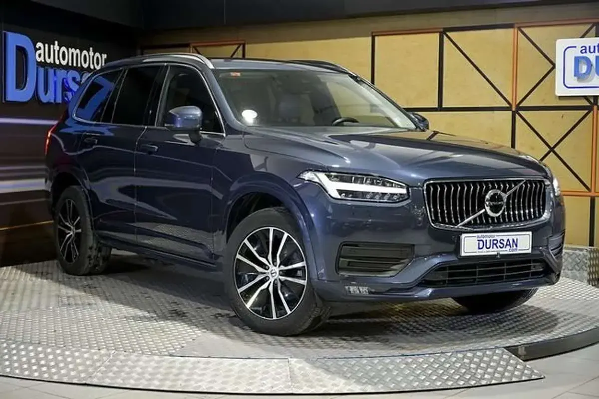 Begagnad Volvo XC90 Momentum 238 HK (175 kW) 2021 Blå SUV