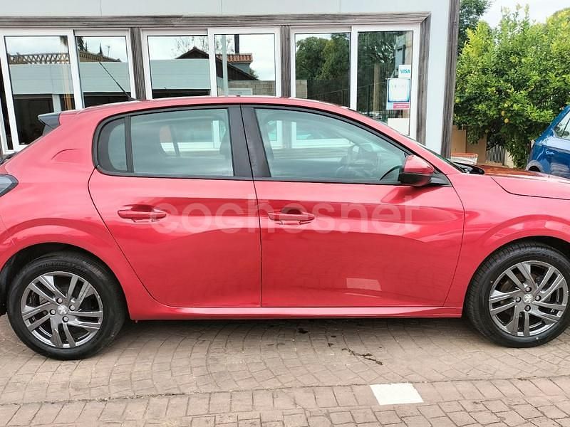 Usado Peugeot 208 Active 75 CV (55 kW) 2022 Granate Utilitario