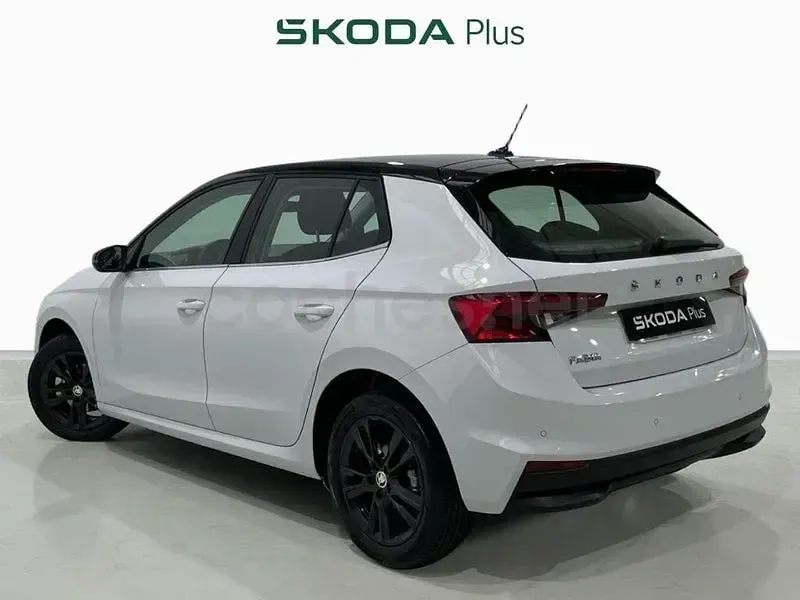 Usado Skoda Fabia Style 110 CV (80 kW) 2022 Blanco Utilitario