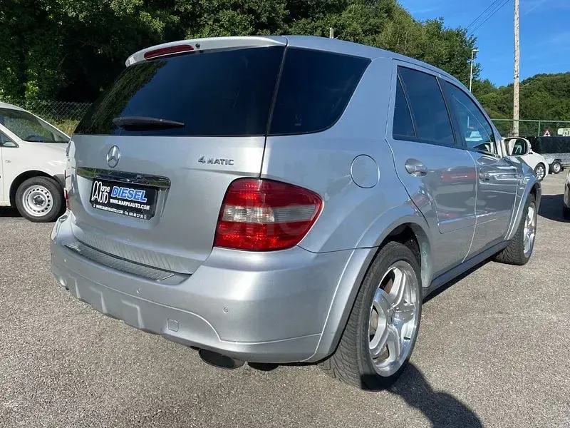 Usado Mercedes ML320 AMG Edition 1 224 CV (164 kW) 2008 Gris / plata SUV