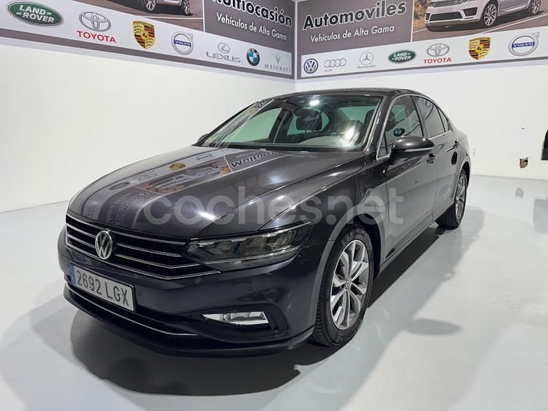Usado VW Passat Executive 122 CV (89 kW) 2020 Gris / plata Berlina