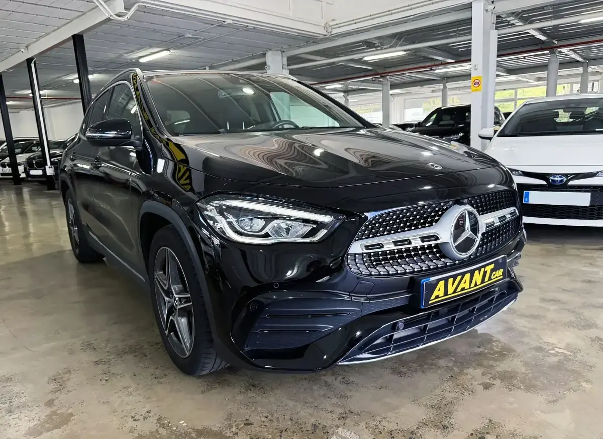Usado Mercedes GLA180 136 CV (100 kW) 2021 Negro SUV