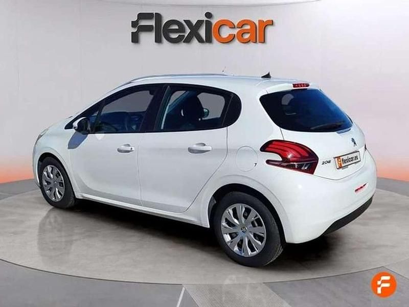 Usado Peugeot 208 Active 82 CV (60 kW) 2019 Blanco Utilitario
