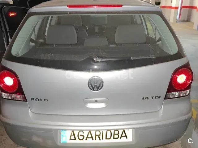 Usado VW Polo Advance 100 CV (73 kW) 2006 Gris / plata Utilitario