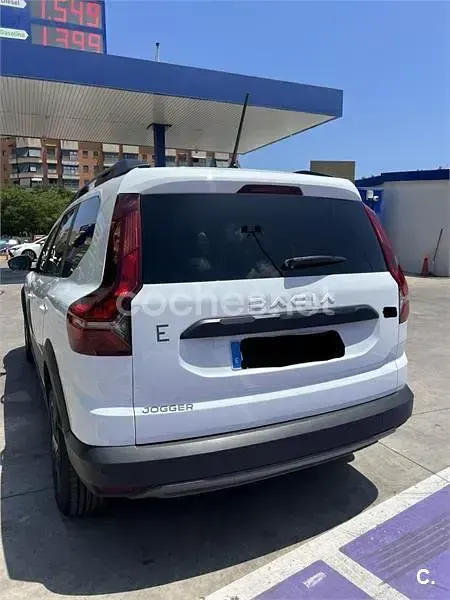 Usado Dacia Jogger Expression 100 CV (73 kW) 2025 Blanco Monovolumen