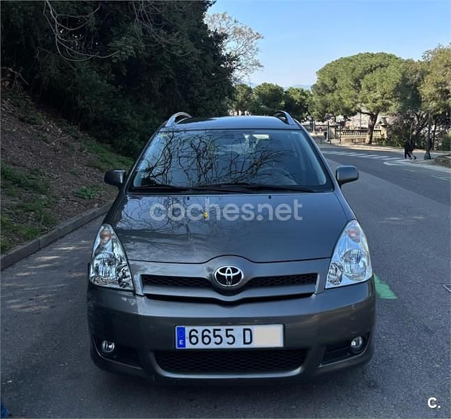 Usado Toyota Corolla Verso Sol 129 CV (94 kW) 2005 Gris / plata Monovolumen